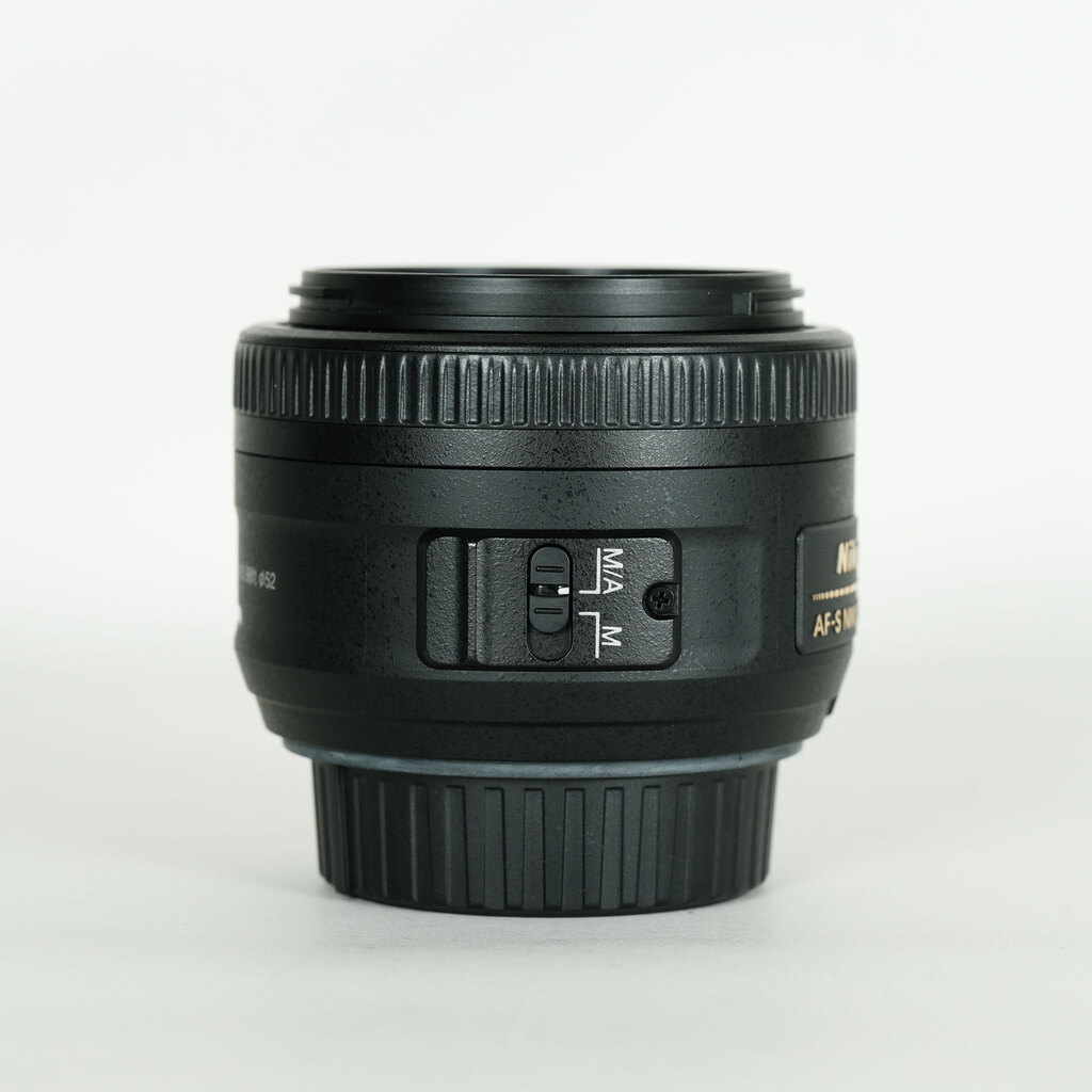 Nikon AF-S DX NIKKOR 35mm f/1.8G Nikon AF-S DX NIKKOR 35mm f/1.8G