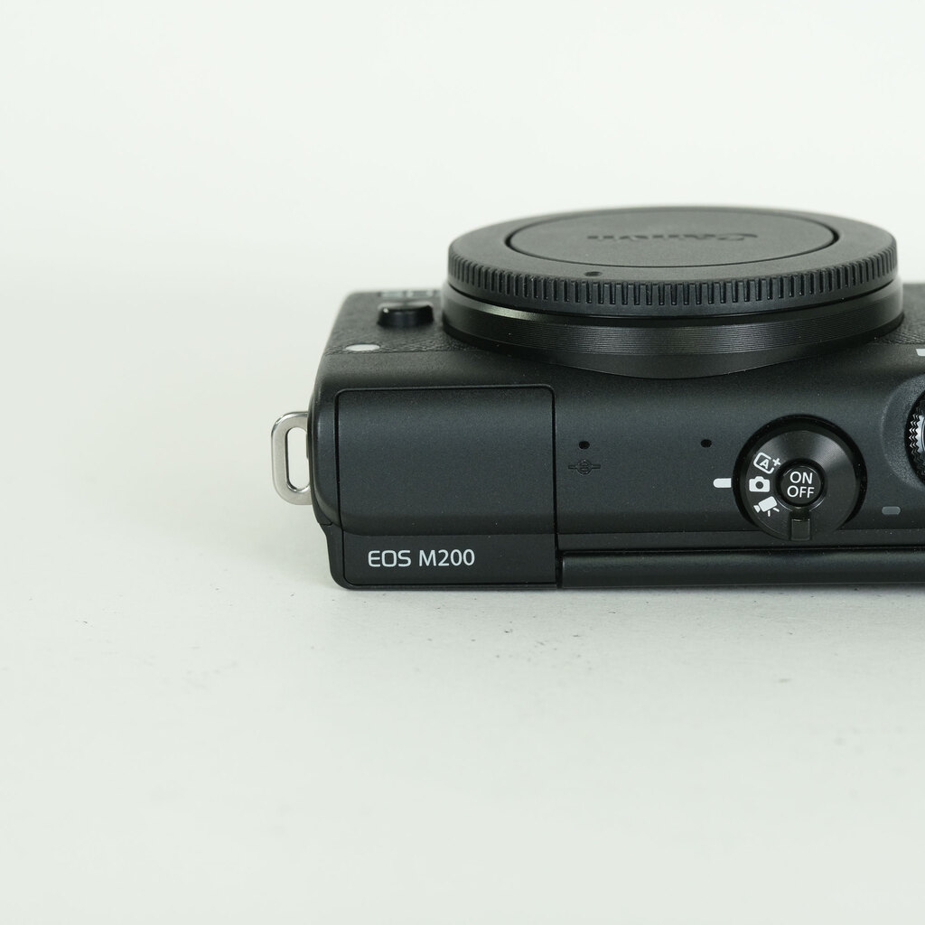 Canon EOS M200