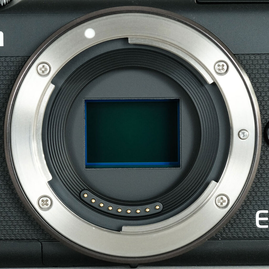 Canon EOS M100 Canon EOS M100