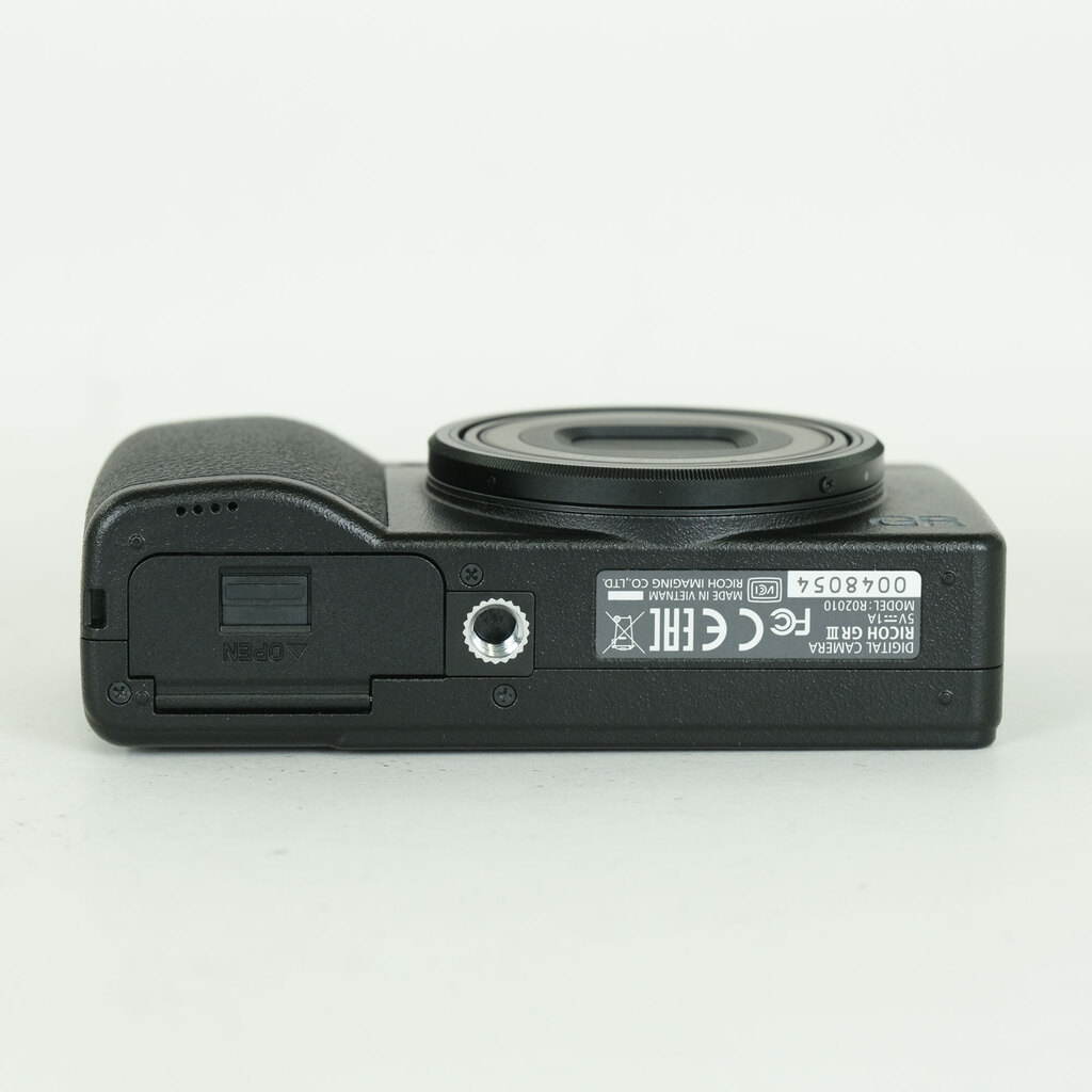 RICOH GR III