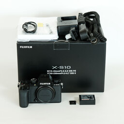 FUJIFILM X-S10