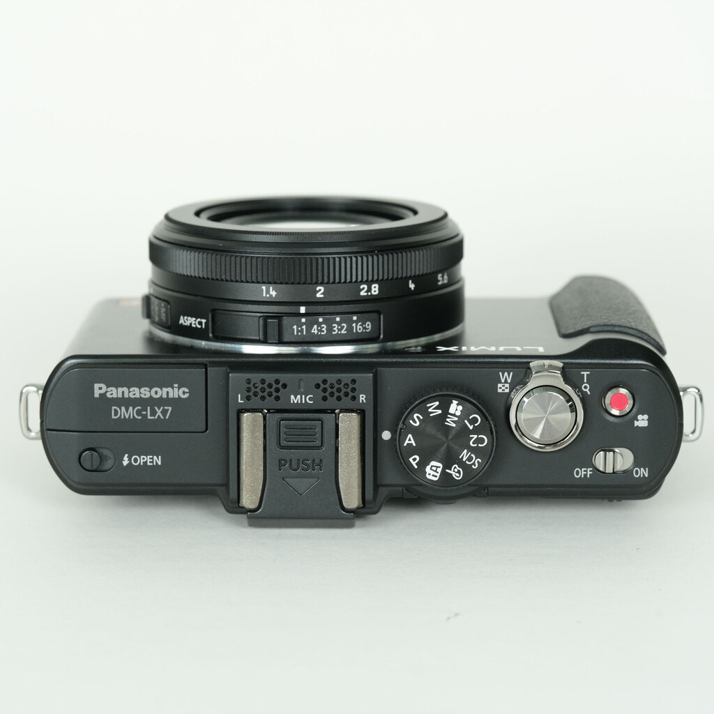 Panasonic LUMIX DMC-LX7-K ブラックの出品 | ONE SCENE（ワンシーン）