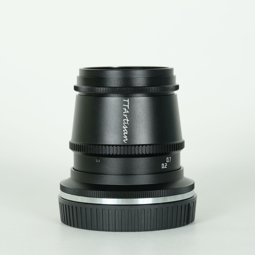�������w TTArtisan 17mm F1.4 C ASPH (�j�R��Z�p) �u���b�N