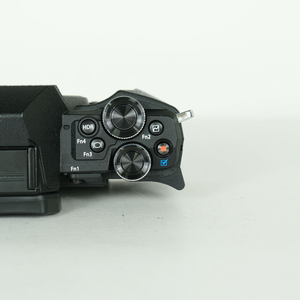 OLYMPUS OM-D E-M5 Mark IIの出品 | ONE SCENE（ワンシーン）
