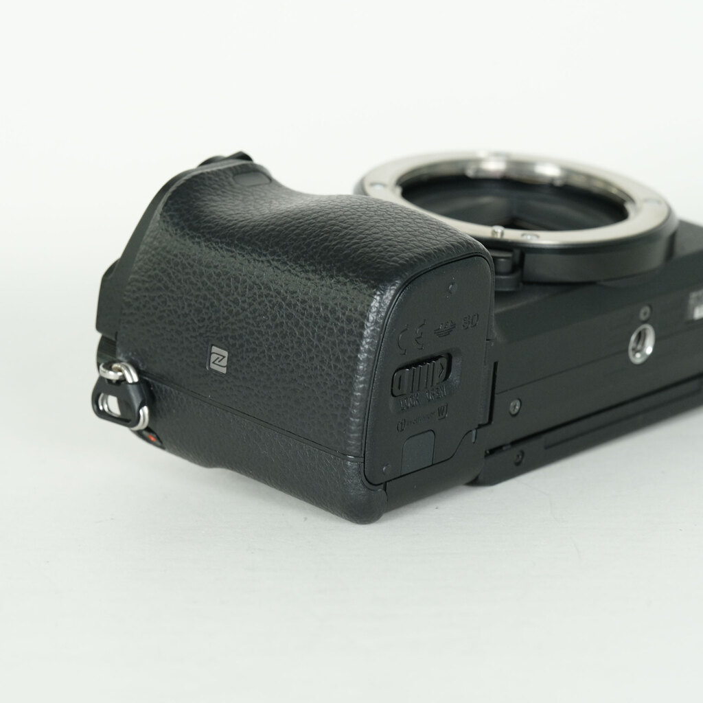 SONY α6400（ILCE-6400）の出品 | ONE SCENE（ワンシーン）