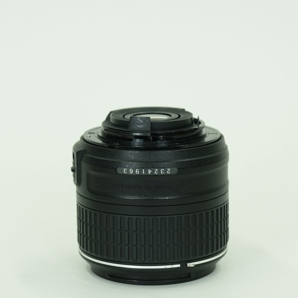 Nikon AF-S DX NIKKOR 18-55mm f3.5-5.6G VR II Nikon AF-S DX NIKKOR 18-55mm f3.5-5.6G VR II