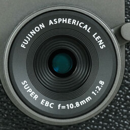 FUJIFILM X half X-HF1