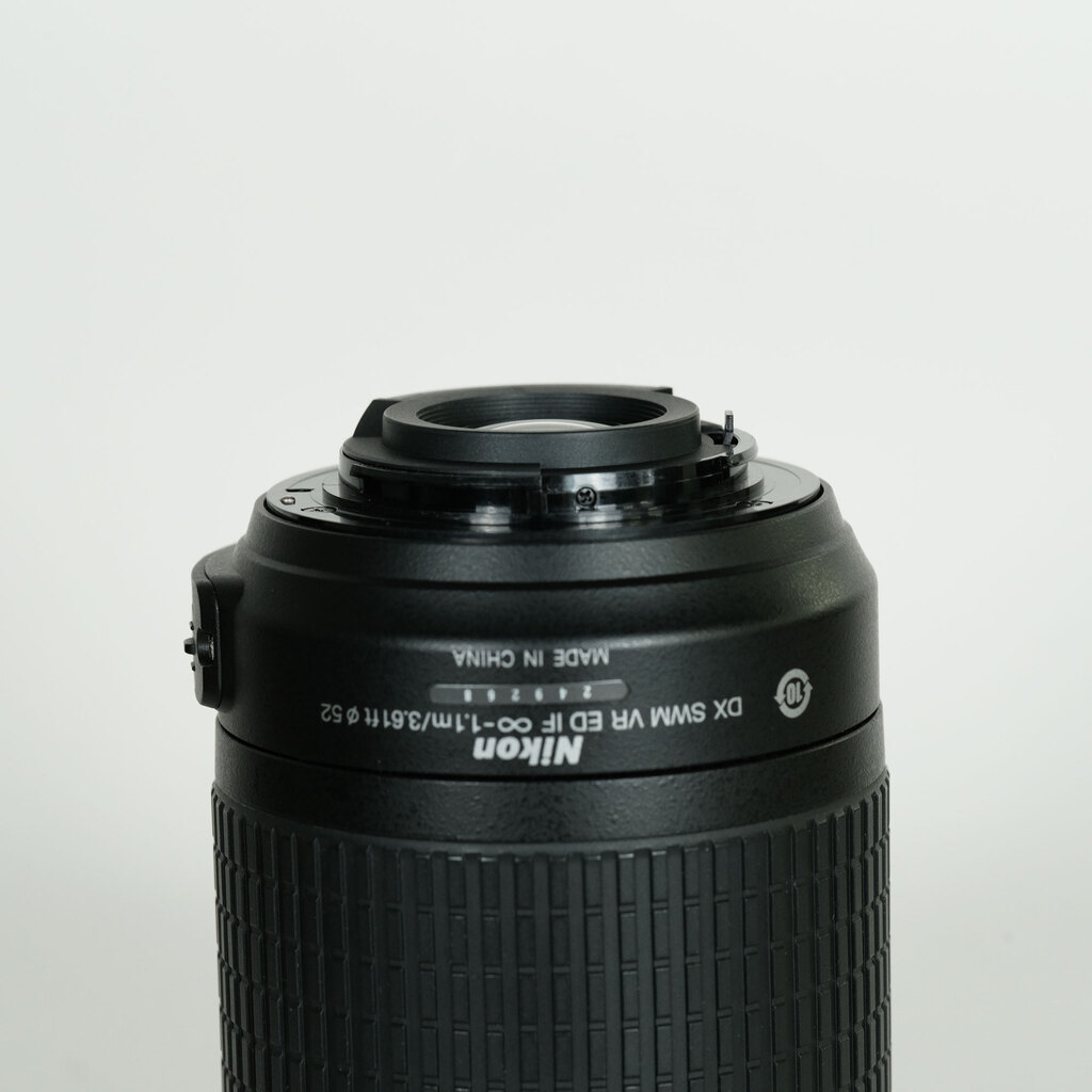 Nikon AF-S DX VR Zoom-Nikkor 55-200mm F4-5.6G IF-ED Nikon AF-S DX VR Zoom-Nikkor 55-200mm F4-5.6G IF-ED