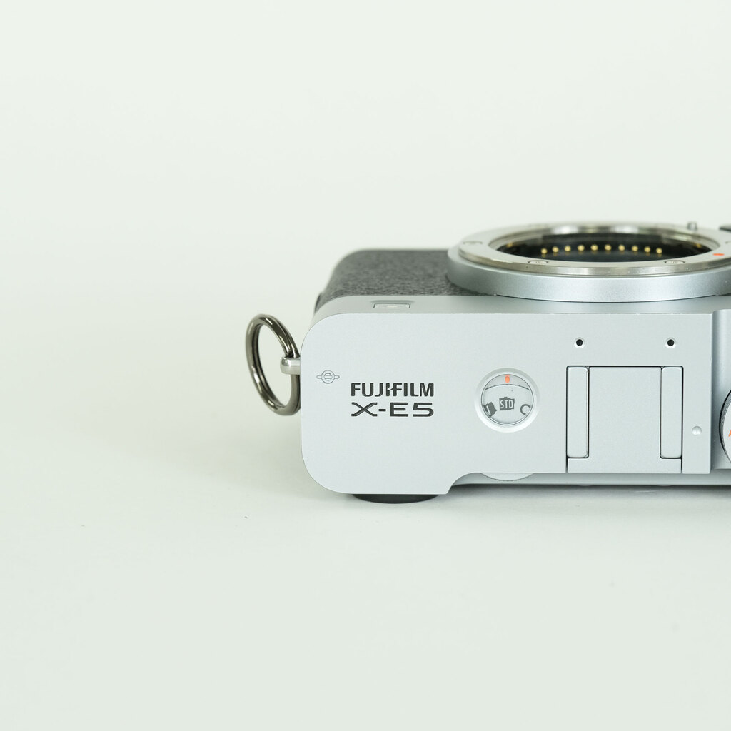FUJIFILM X-E5