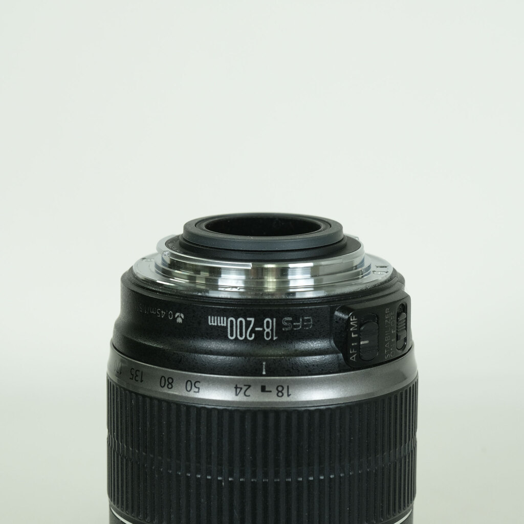 Canon EF-S18-200mm F3.5-5.6 IS