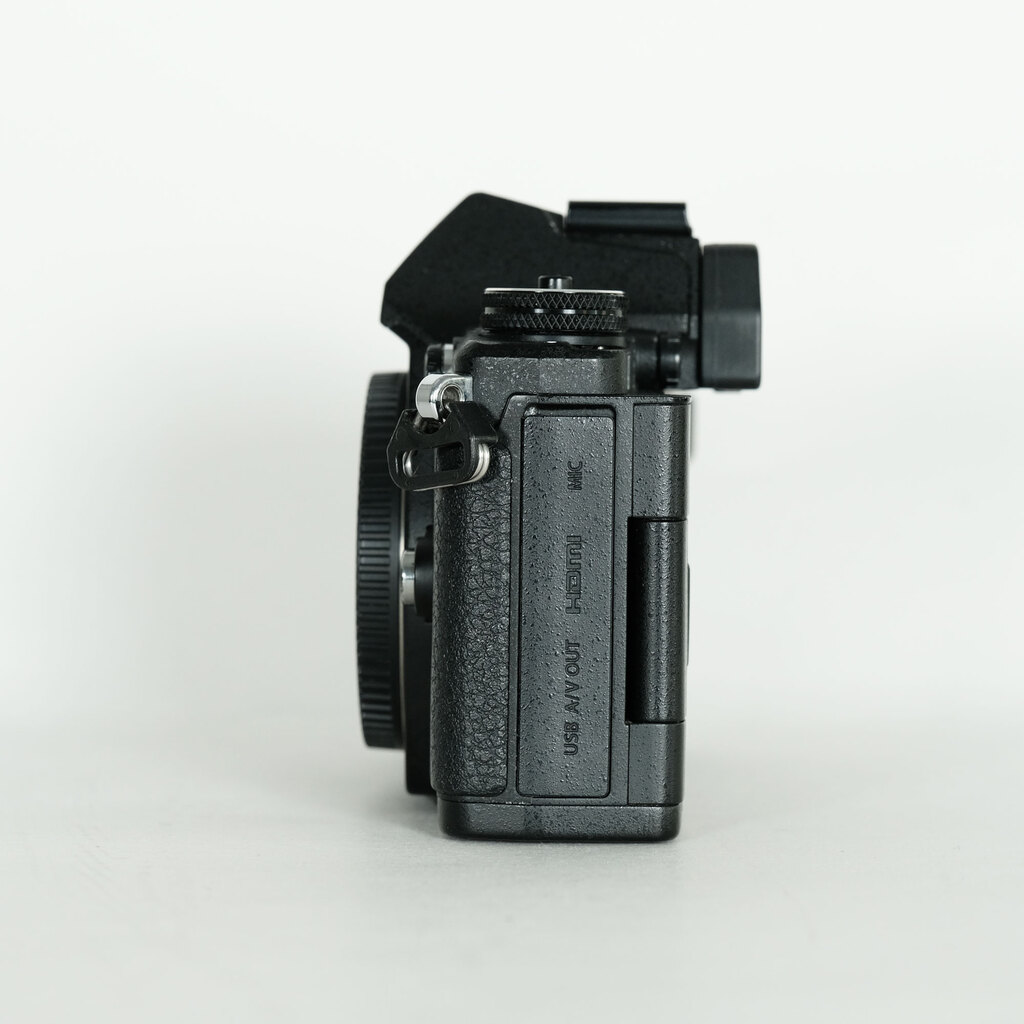 OLYMPUS OM-D E-M5 Mark II