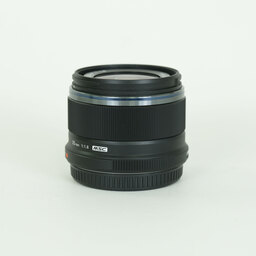 OLYMPUS M.ZUIKO DIGITAL 25mm F1.8 OLYMPUS M.ZUIKO DIGITAL 25mm F1.8