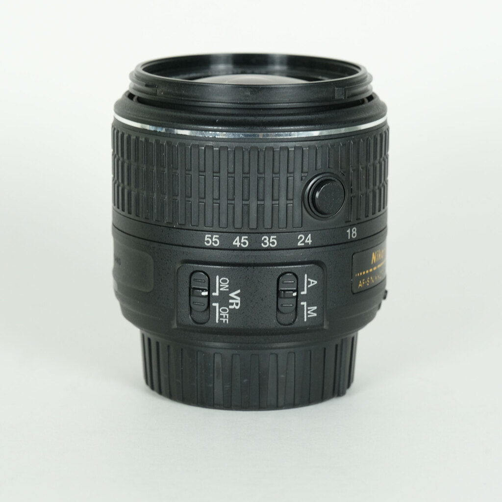 Nikon AF-S DX NIKKOR 18-55mm f3.5-5.6G VR II
