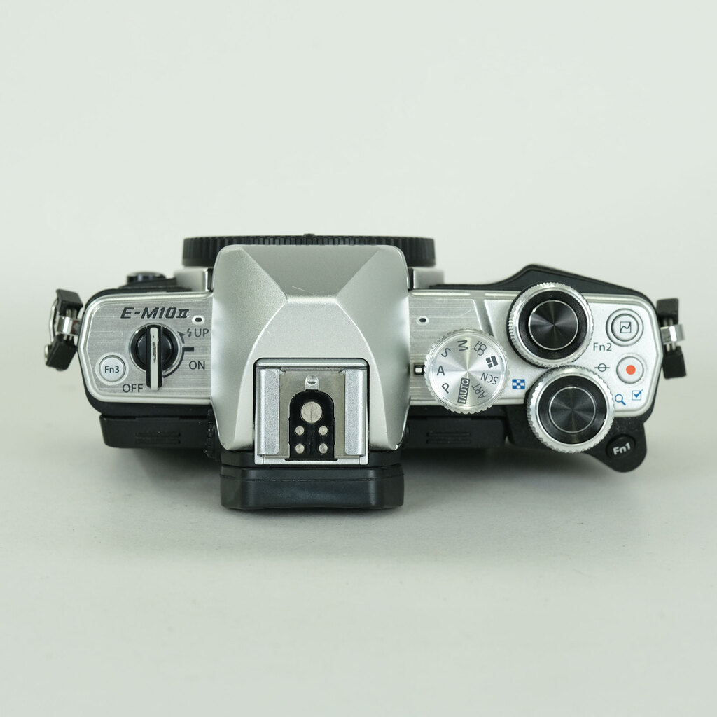 OLYMPUS OM-D E-M10 Mark II