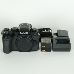 Panasonic LUMIX DC-G99D ボディ ブラック Panasonic LUMIX DC-G99D ボディ ブラック