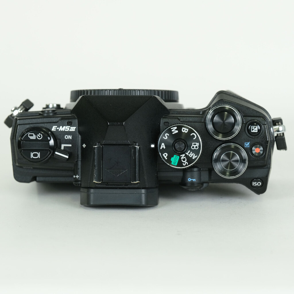 OLYMPUS OM-D E-M5 Mark III