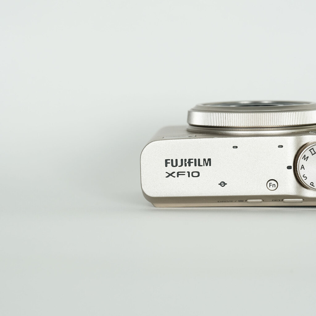 FUJIFILM XF10 シャンパンゴールド