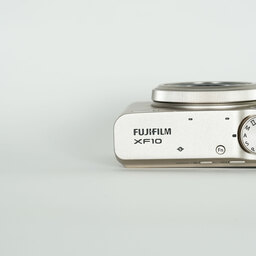 FUJIFILM XF10 シャンパンゴールド