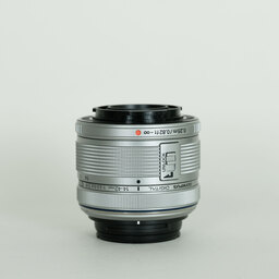 OLYMPUS M.ZUIKO DIGITAL 14-42mm F3.5-5.6IIR シルバー