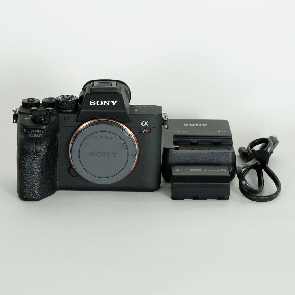 SONY α7RIV ボディ ILCE-7RM4A   【後期モデル 液晶下部にSONYロゴなし】