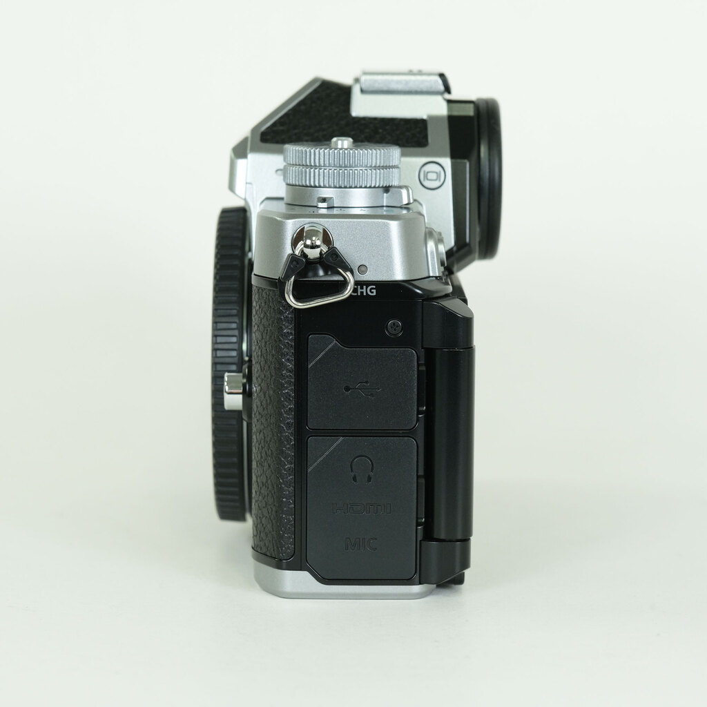 Nikon Z f [�{�f�B �V���o�[]
