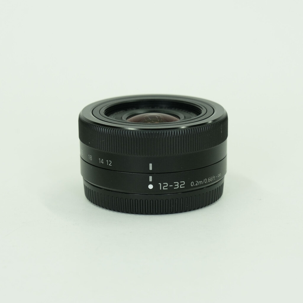 Panasonic LUMIX G VARIO 12-32mm / F3.5-5.6 ASPH. / MEGA O.I.S. Panasonic LUMIX G VARIO 12-32mm / F3.5-5.6 ASPH. / MEGA O.I.S.