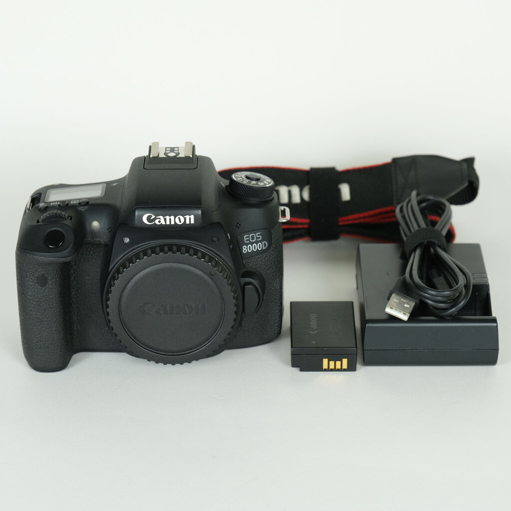 Canon EOS 8000D