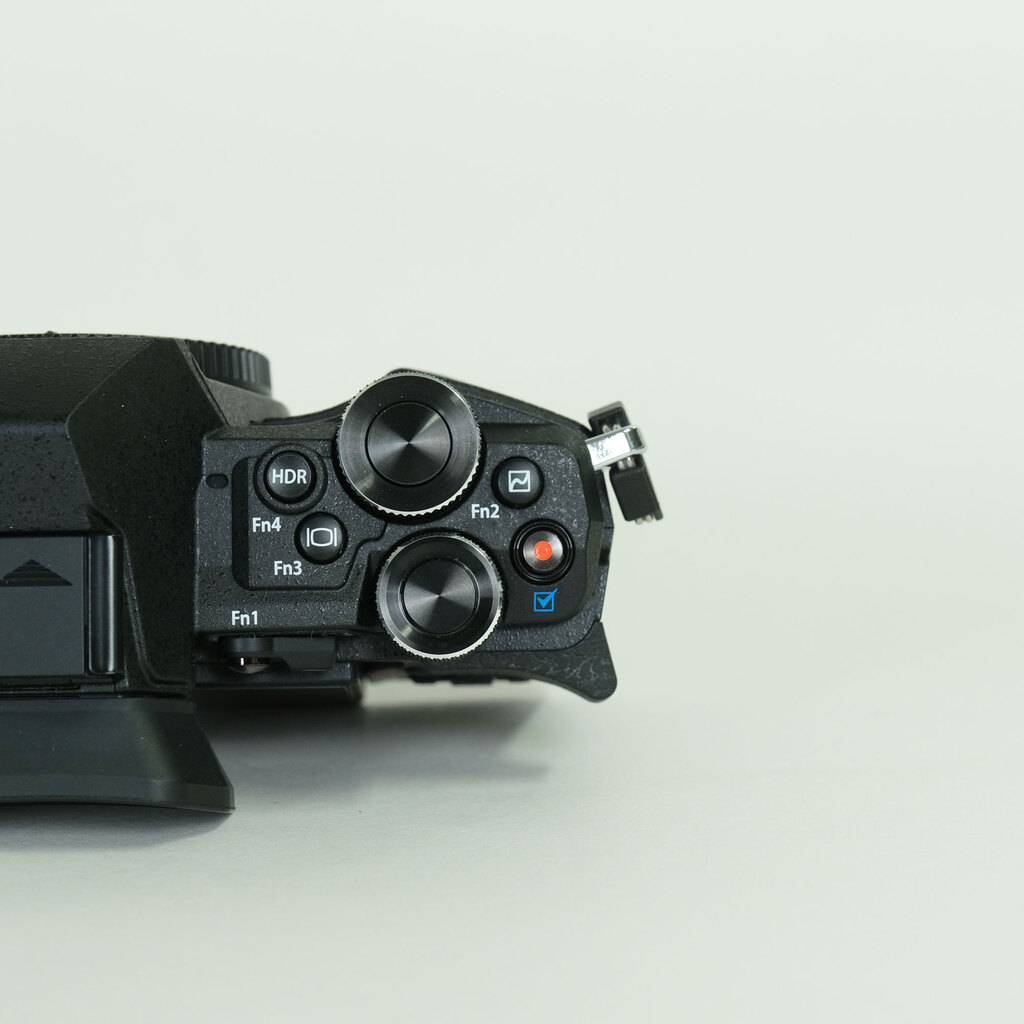 OLYMPUS OM-D E-M5 Mark II
