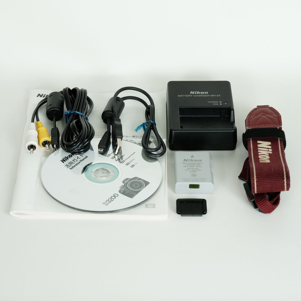 Nikon D3200ボディ レッドの出品 | ONE SCENE（ワンシーン）