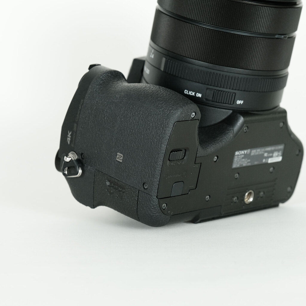 SONY Cyber-shot DSC-RX10M4