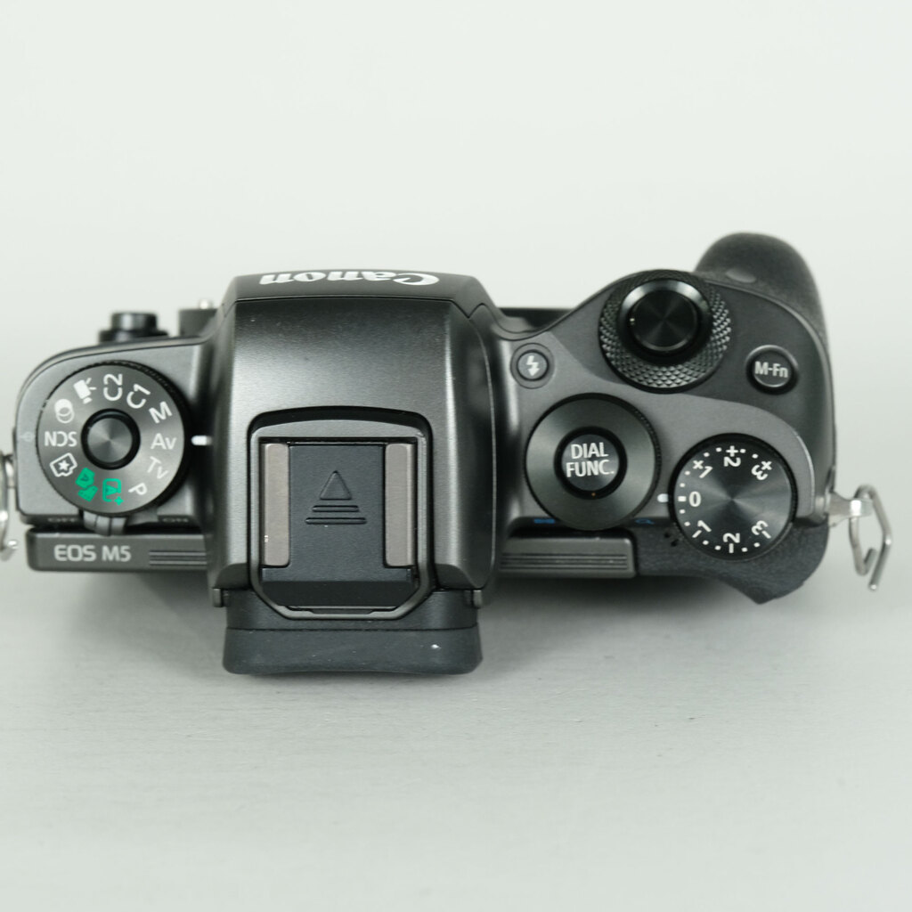 Canon EOS M5