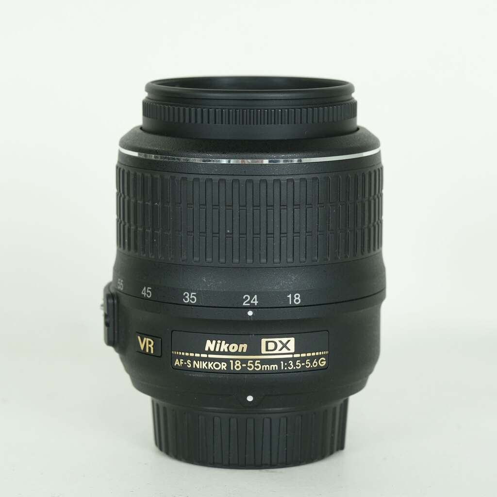 Nikon AF-S DX NIKKOR 18-55mm F3.5-5.6 G VR Nikon AF-S DX NIKKOR 18-55mm F3.5-5.6 G VR