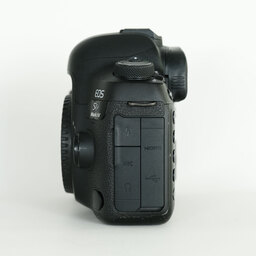 Canon EOS 5D Mark IV Canon EOS 5D Mark IV