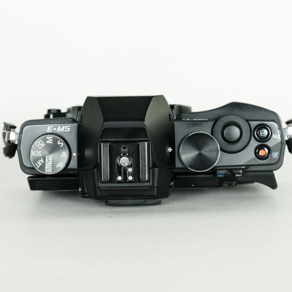 OLYMPUS OM-D E-M5 ボディ ブラック