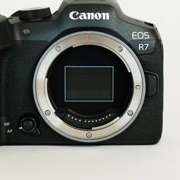 Canon EOS R7