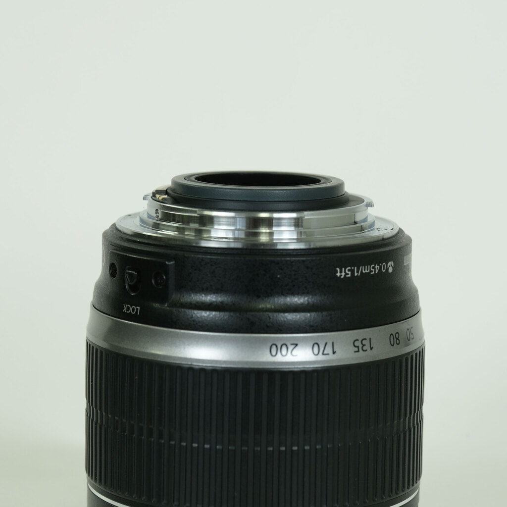 Canon EF-S18-200mm F3.5-5.6 IS