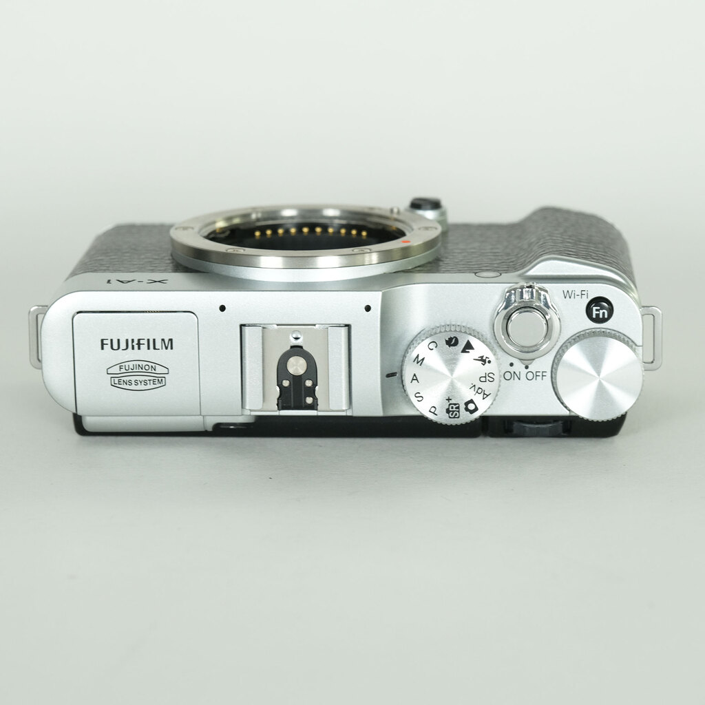 FUJIFILM X-A1 ボディ シルバー