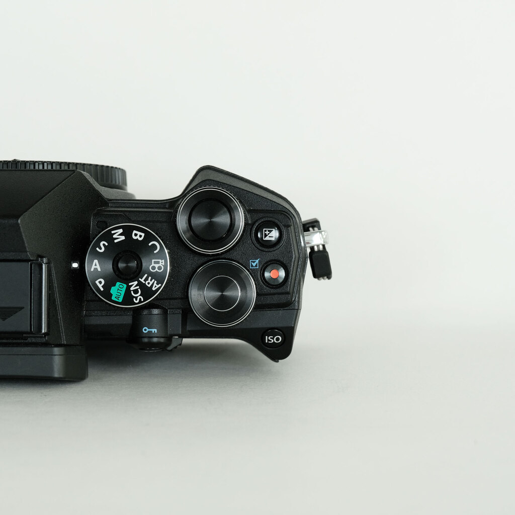 OLYMPUS OM-D E-M5 Mark III