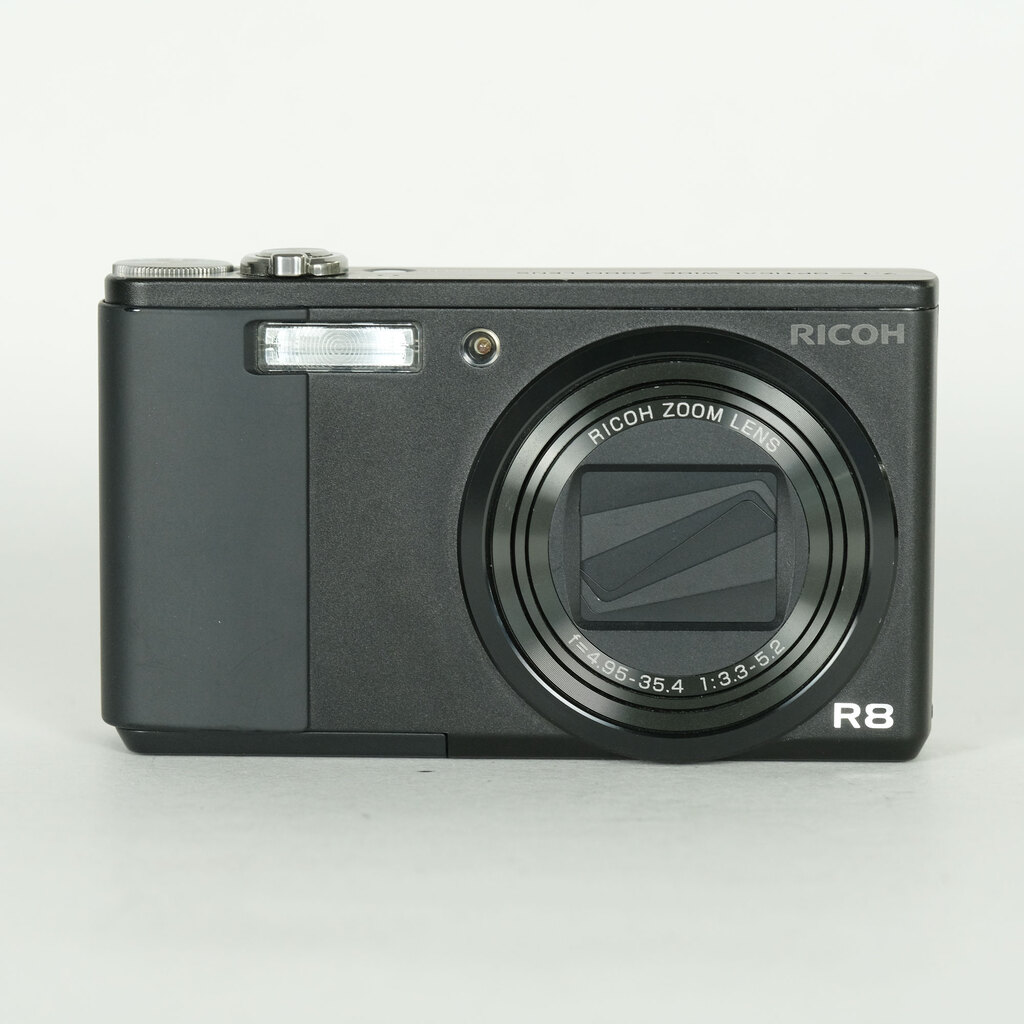 RICOH R8 Two-tone