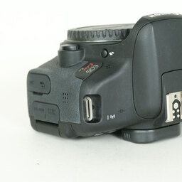 Canon EOS Kiss X8i