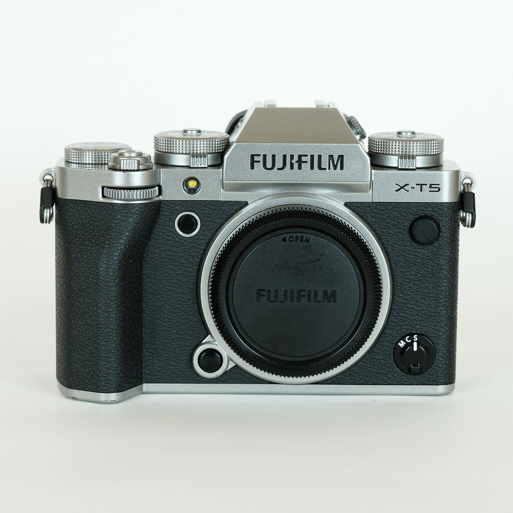 FUJIFILM X-T5 FUJIFILM X-T5