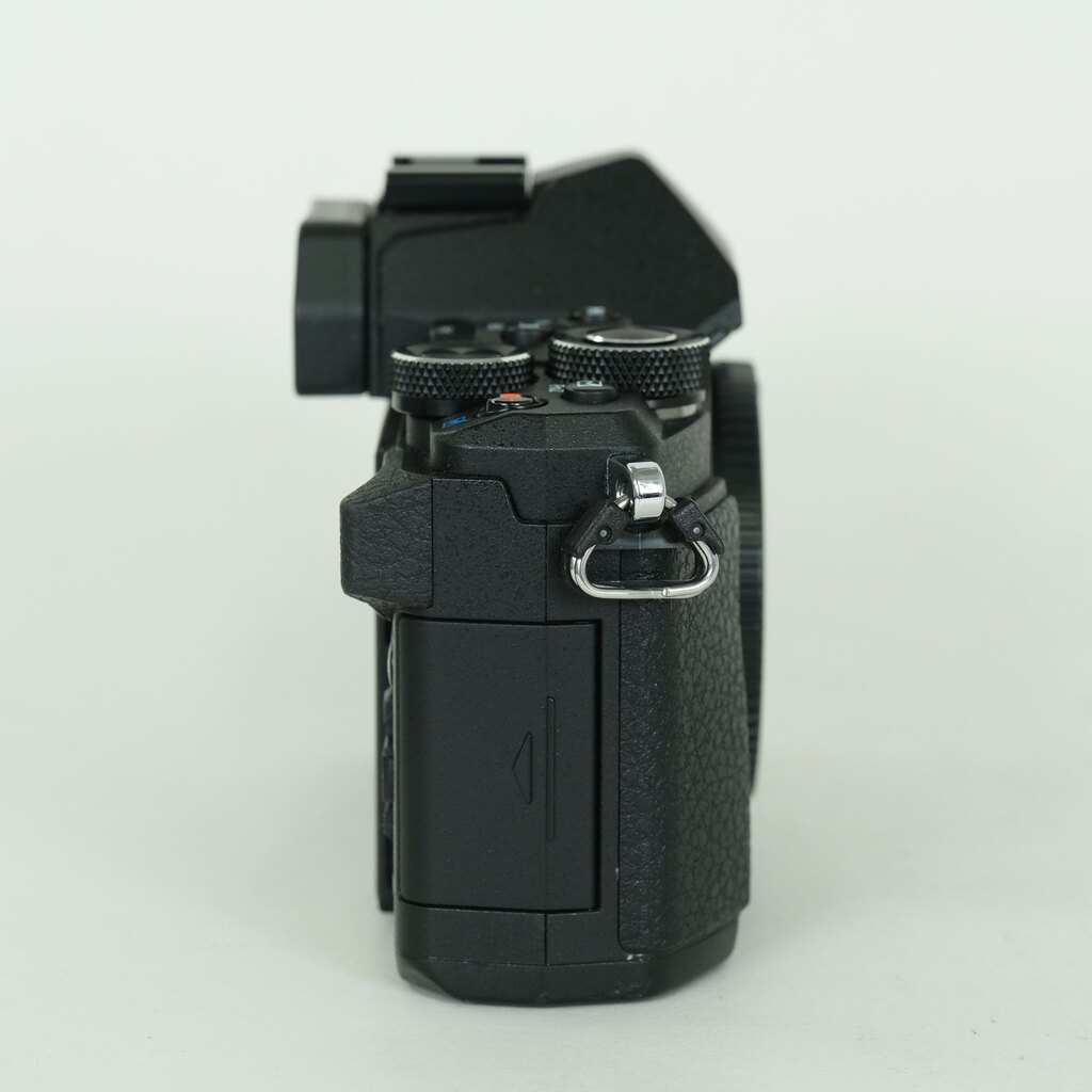 OLYMPUS OM-D E-M5 Mark II