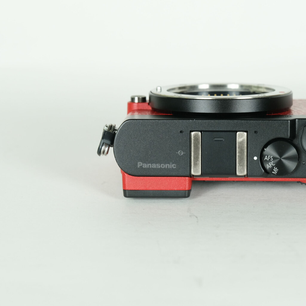 Panasonic LUMIX DMC-GM5ボディ レッドの出品 | ONE SCENE（ワンシーン）