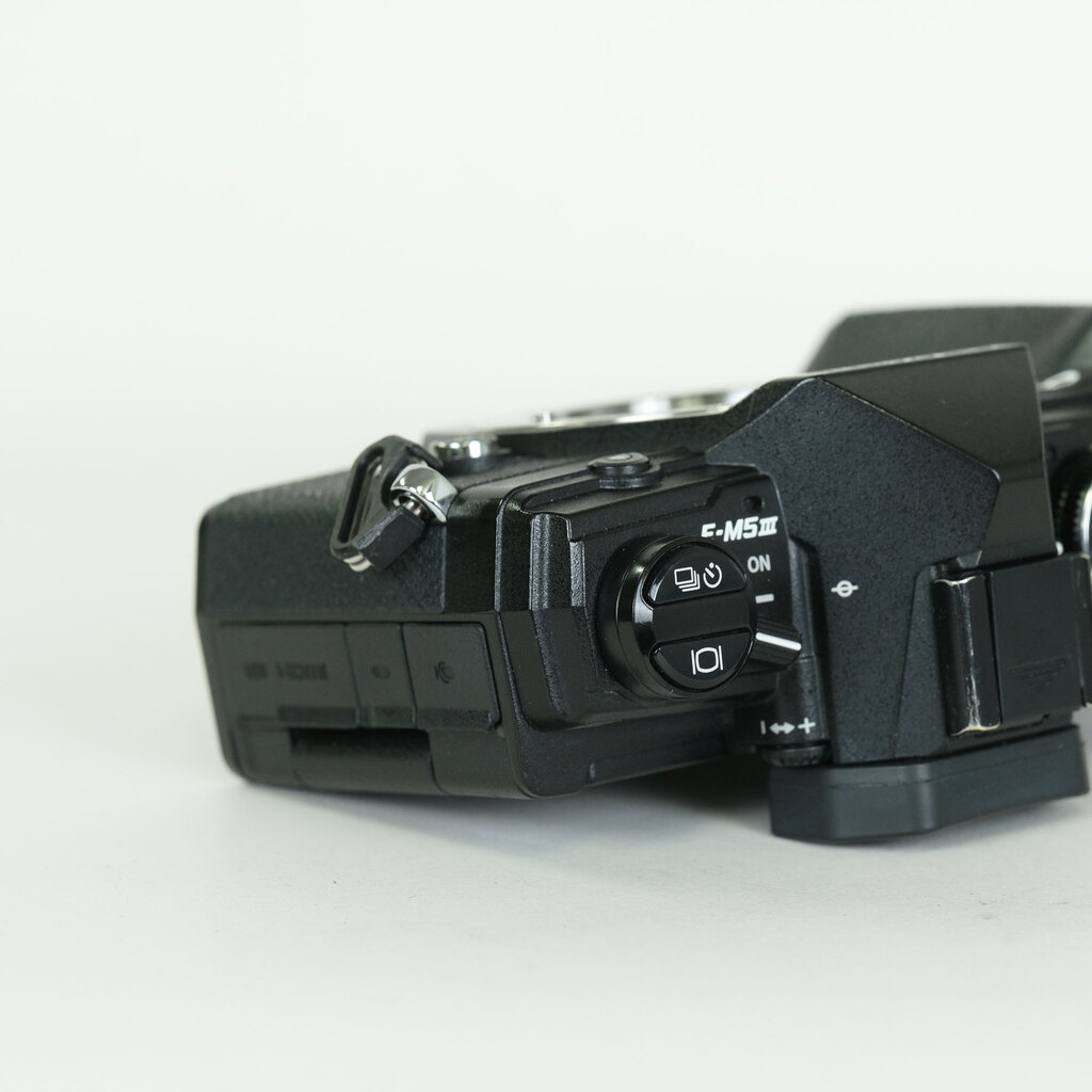 OLYMPUS OM-D E-M5 Mark III