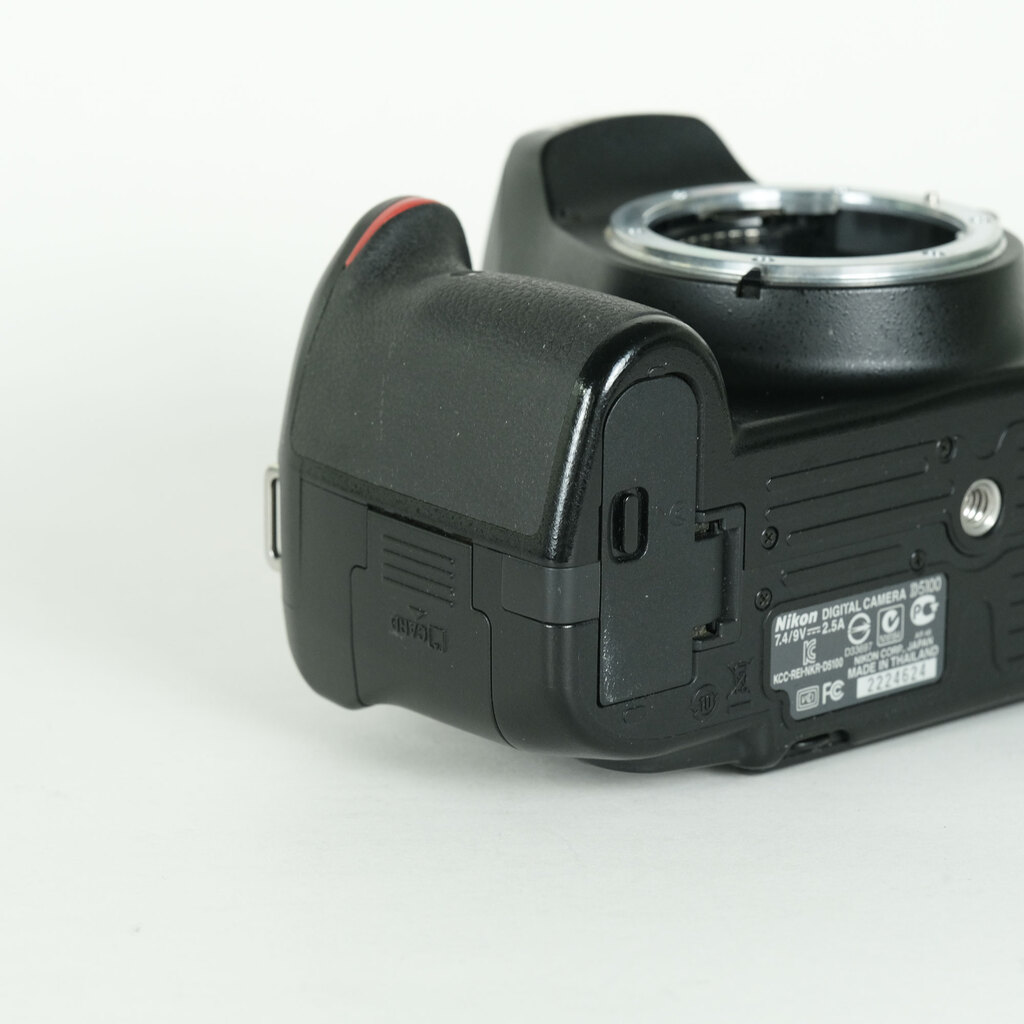 Nikon D5100 ボディの出品 | ONE SCENE（ワンシーン）