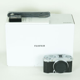 FUJIFILM X-M5