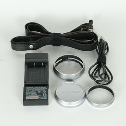 FUJIFILM X100F シルバー FUJIFILM X100F シルバー