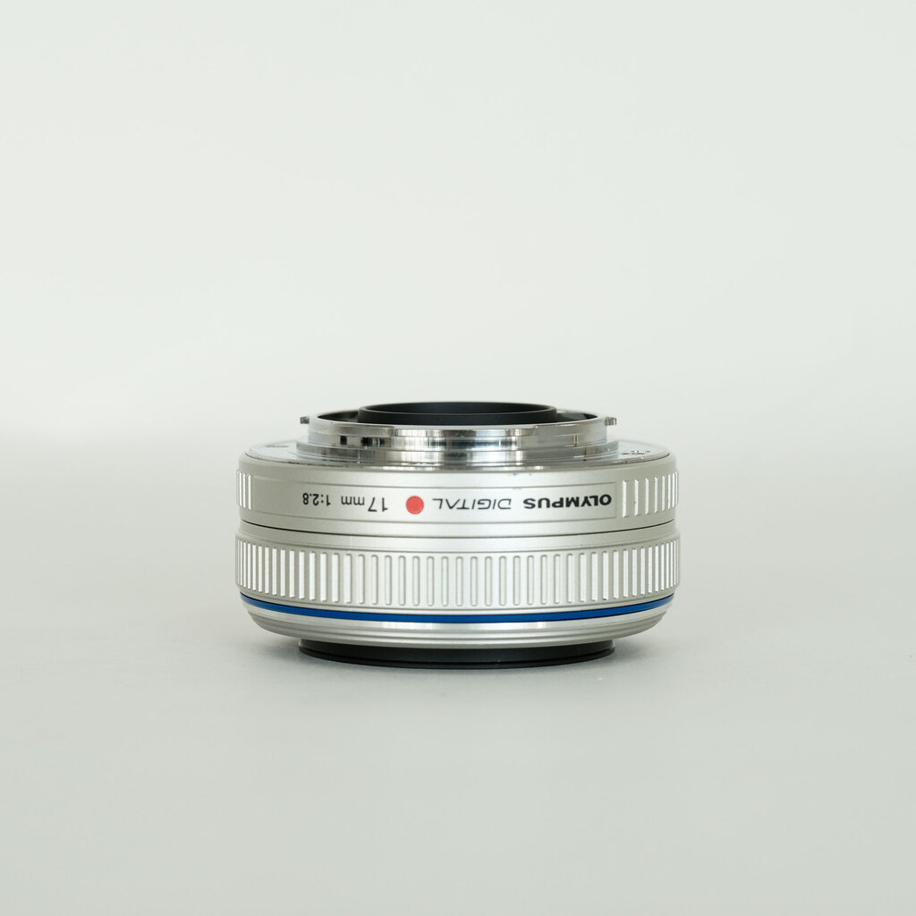 OLYMPUS M.ZUIKO DIGITAL 17mm F2.8 シルバー