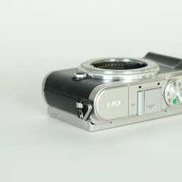 OLYMPUS PEN E-PL9