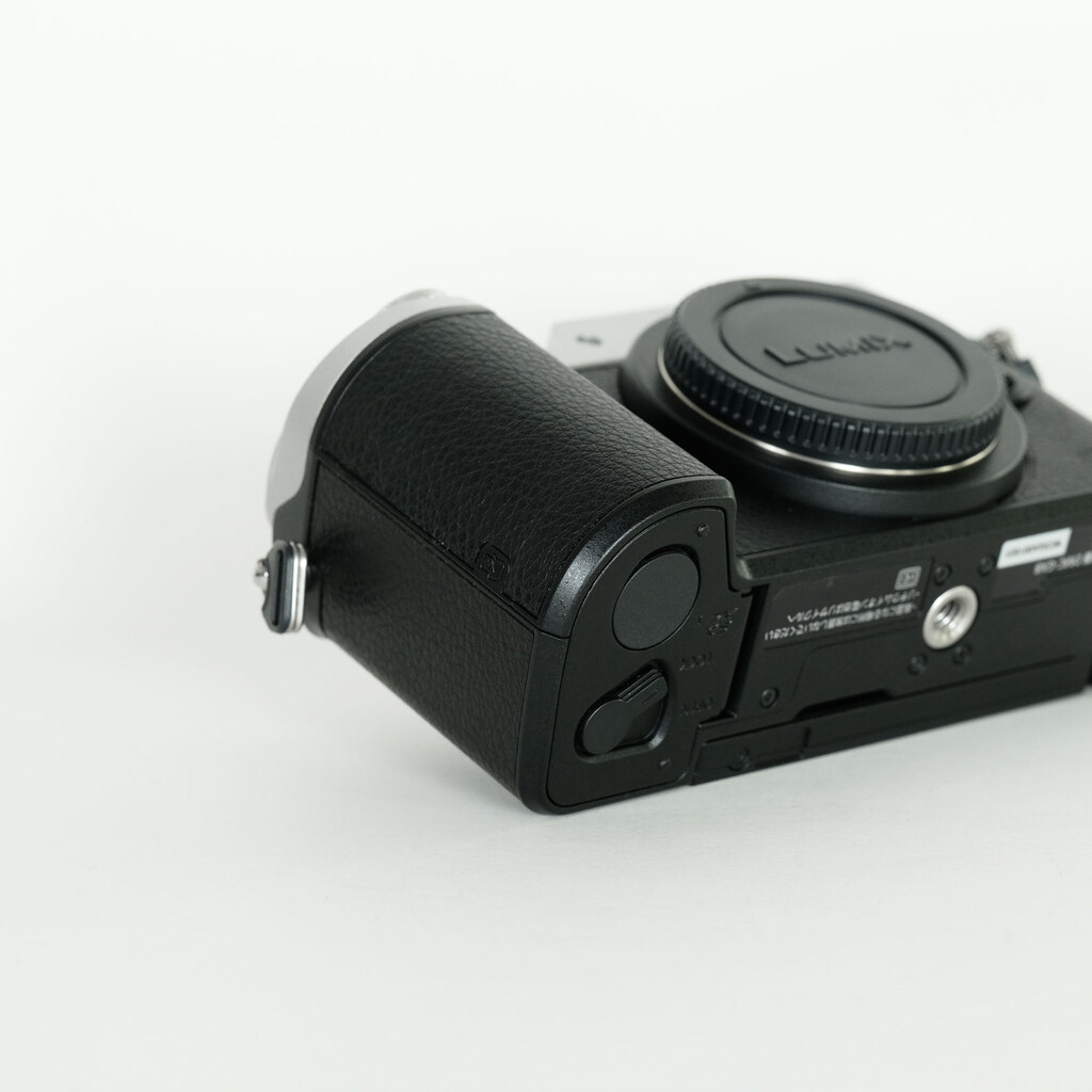 Panasonic LUMIX DMC-GX8 ボディ シルバー